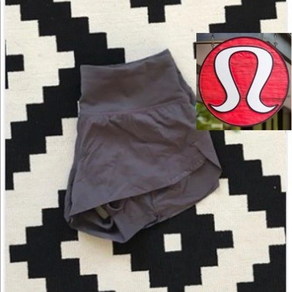 *Lululemon Size 4 Chase Me Shorts!*